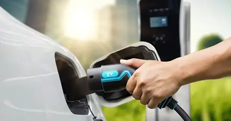 Tidak takut dengan suhu dan tekanan tinggi, filem inovatif SABIC membantu kapasitor kenderaan elektrik mencapai kejayaan baharu
