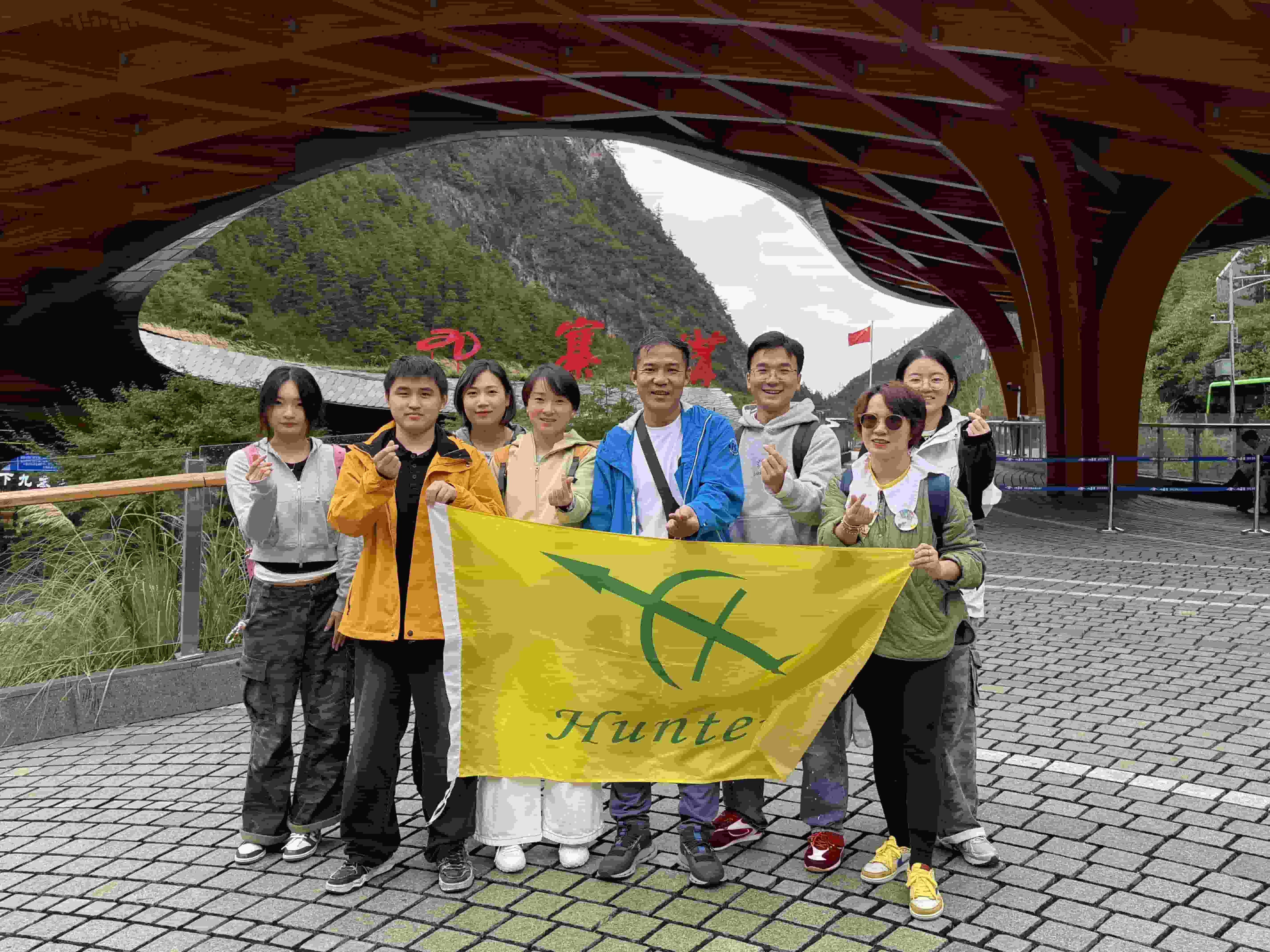 Beyond Mountains and Seas, Uniting Craftsmanship | Dokumentari Shanghai Visa Plastics '